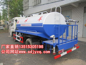 小型洒水车与吸污车 城市清洁的双子星